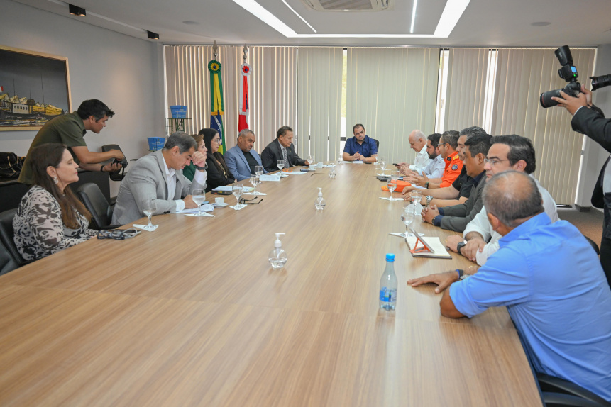 Tribunal Manaus participa de reunião na Sede do Governo do Estado sobre incêndios florestais Notícia: Tribunal Manaus participa de reunião na Sede do Governo do Estado sobre incêndios florestais